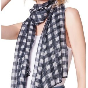 NWT. Steve Madden gingham scarf